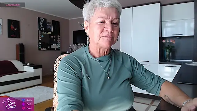 Snapshot of roxana_brooks chatting on August 2026 08:32:02 AM roxana brooks online show from August 2026 08:32:02 AM