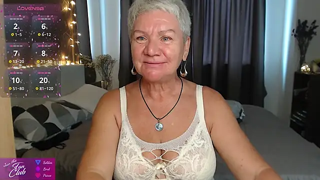 Snapshot of roxana_brooks chatting on May 2026 02:52:01 AM roxana brooks online show from May 2026 02:52:01 AM