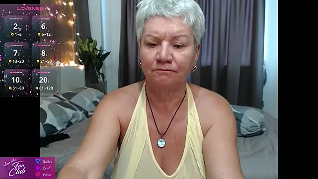 Snapshot of roxana_brooks chatting on April 2026 01:34:01 AM roxana brooks online show from April 2026 01:34:01 AM