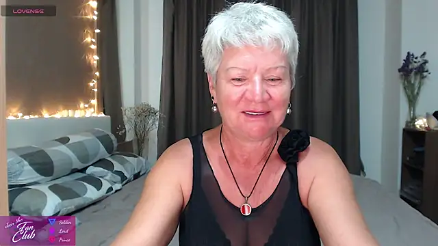 Snapshot of roxana_brooks chatting on May 2026 12:52:01 PM roxana brooks online show from May 2026 12:52:01 PM