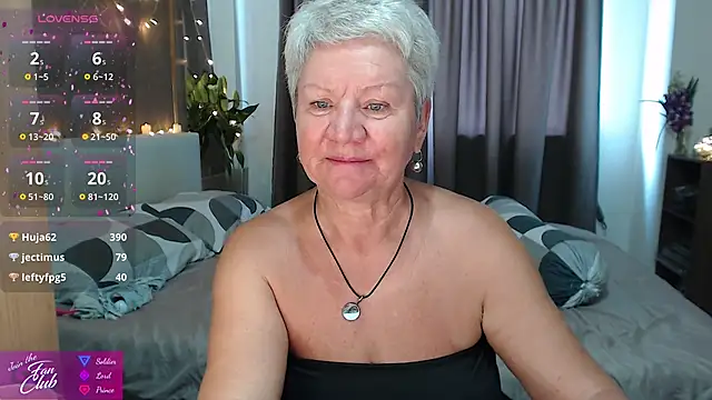 Snapshot of roxana_brooks chatting on April 2026 02:18:02 AM roxana brooks online show from April 2026 02:18:02 AM