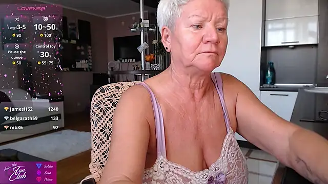 Snapshot of roxana_brooks chatting on July 2026 06:16:02 PM roxana brooks online show from July 2026 06:16:02 PM