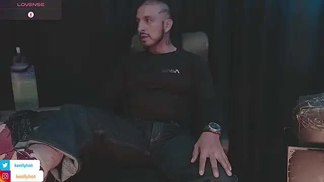 KenllyH online show from April 2026 12:18:02 AM