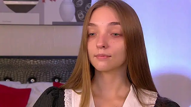 VirginieCruz online show from November 2025 05:44:01 AM