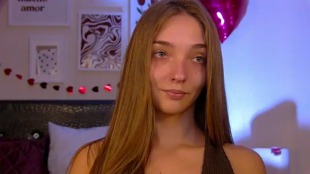 VirginieCruz online show from February 2026 05:43:01 PM