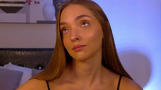 VirginieCruz online show from November 2025 07:30:02 PM