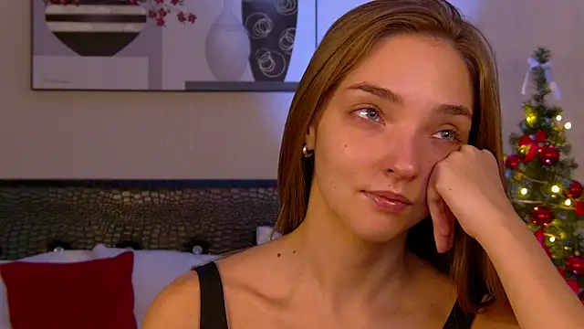 VirginieCruz online show from December 2025 05:43:01 AM