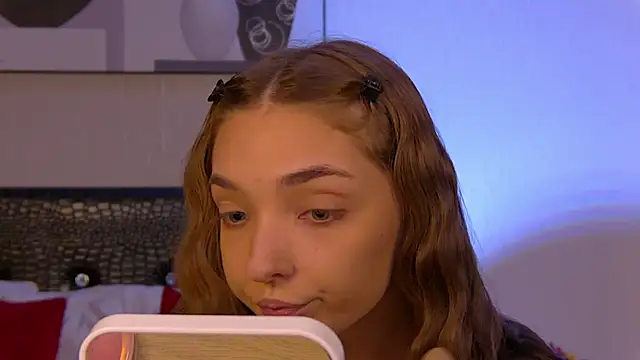 VirginieCruz online show from November 2025 07:28:01 PM