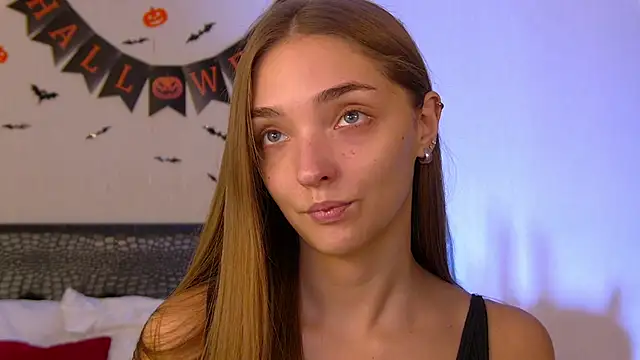 VirginieCruz online show from October 2025 05:39:01 AM