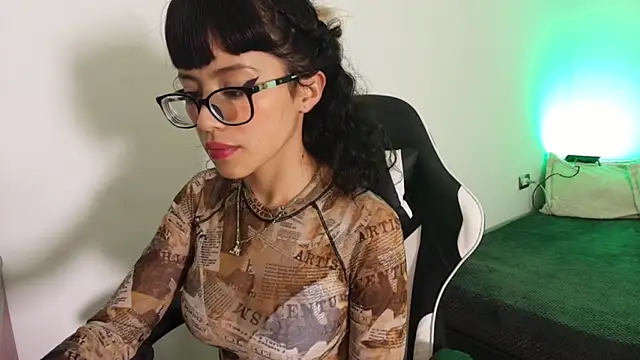 Marcelinee   online show from November 2025 10:43:02 PM