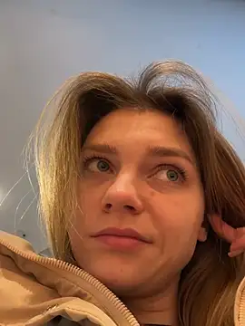 Snapshot of ValenciaShock chatting on February 2026 06:42:01 AM ValenciaShock online show from February 2026 06:42:01 AM