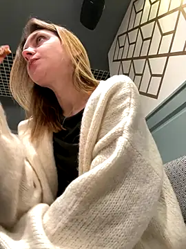 ValenciaShock online show from November 2025 06:40:02 AM