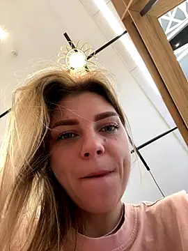 Snapshot of ValenciaShock chatting on September 2025 07:09:02 AM ValenciaShock online show from September 2025 07:09:02 AM