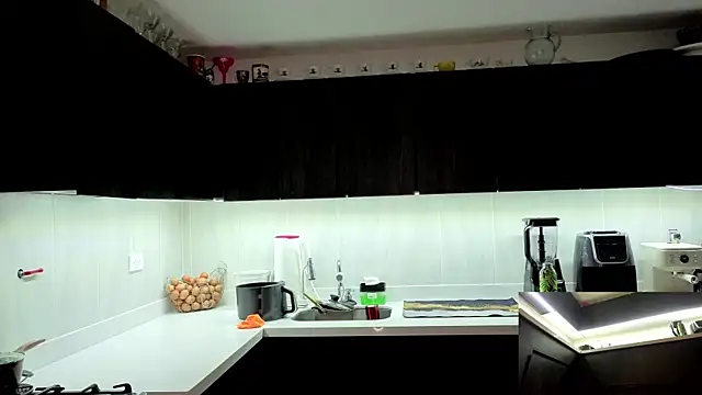 Mala Bad online show from December 2025 03:38:02 PM