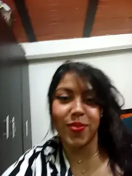 leah passion online show from October 2025 08:00:01 PM