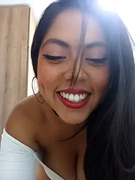 leah passion online show from October 2025 10:00:01 PM