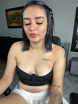 Snapshot of Lucia-Candy chatting on January 2025 01:43:01 AM Lucia-Candy online show from January 2025 01:43:01 AM