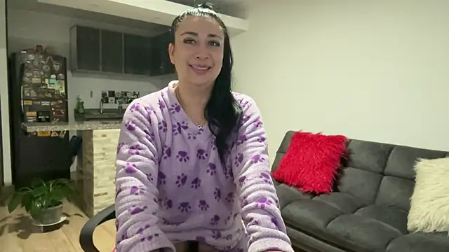 Karina Yang online show from April 2026 10:44:01 AM