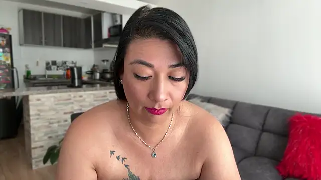 Karina Yang online show from April 2026 06:02:01 PM