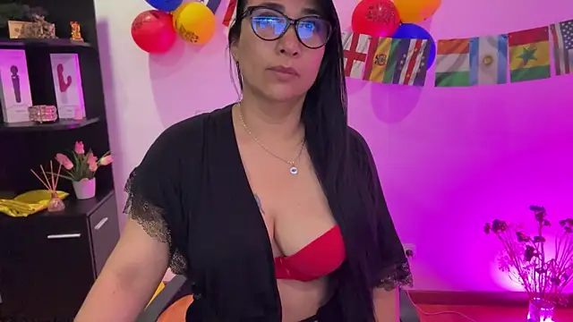 Snapshot of Karina_Yang chatting on June 2026 10:13:01 AM Karina Yang online show from June 2026 10:13:01 AM