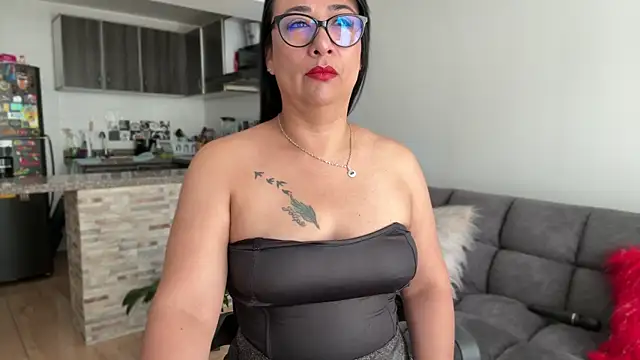 Karina Yang online show from April 2026 02:47:02 PM