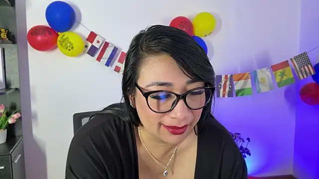 Snapshot of Karina_Yang chatting on June 2026 01:00:01 PM Karina Yang online show from June 2026 01:00:01 PM