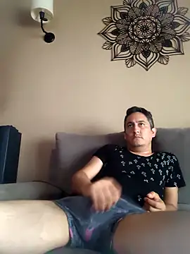 LuqenZo online show from April 2026 07:58:02 PM