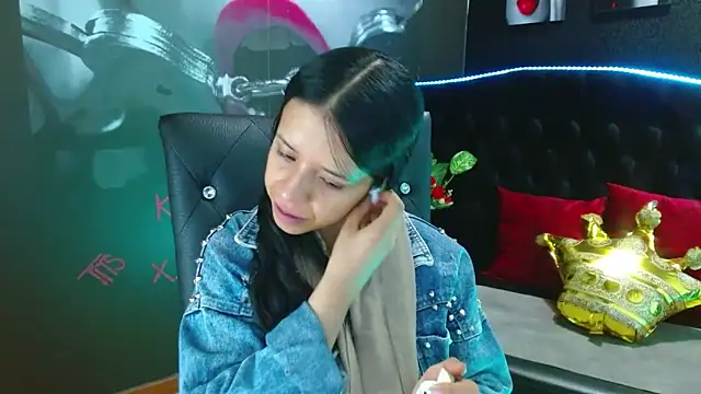 Snapshot of VALERY_MEER chatting on December 2024 11:44:02 AM VALERY MEER online show from December 2024 11:44:02 AM