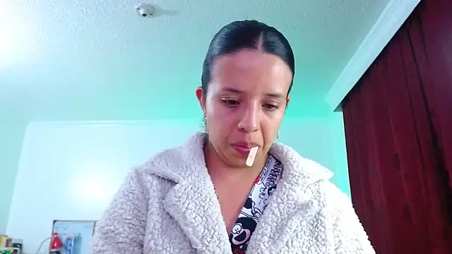 Snapshot of VALERY_MEER chatting on October 2025 12:35:02 AM VALERY MEER online show from October 2025 12:35:02 AM