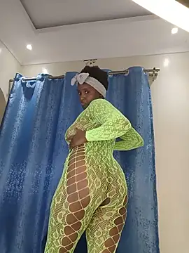Snapshot of queen_mendyz chatting on May 2026 09:17:01 AM queen mendyz online show from May 2026 09:17:01 AM
