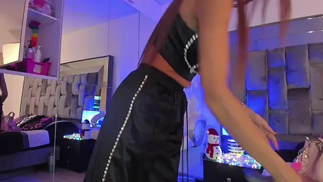 zinnia mosley online show from December 2025 11:27:01 AM