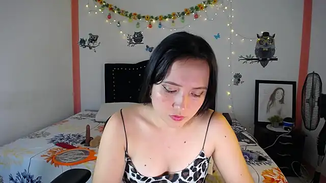 Snapshot of naughty_girl_4u chatting on March 2025 06:53:02 PM naughty girl 4u online show from March 2025 06:53:02 PM