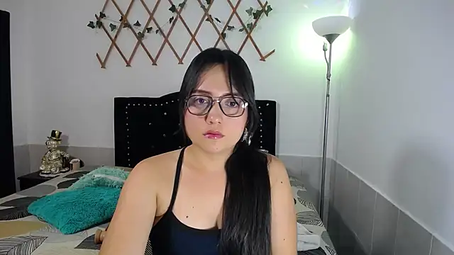 naughty girl 4u online show from February 2026 10:00:02 PM