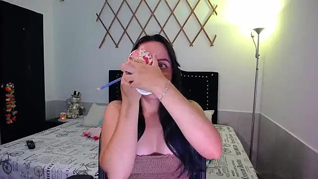 Snapshot of naughty_girl_4u chatting on October 2025 04:44:02 PM naughty girl 4u online show from October 2025 04:44:02 PM