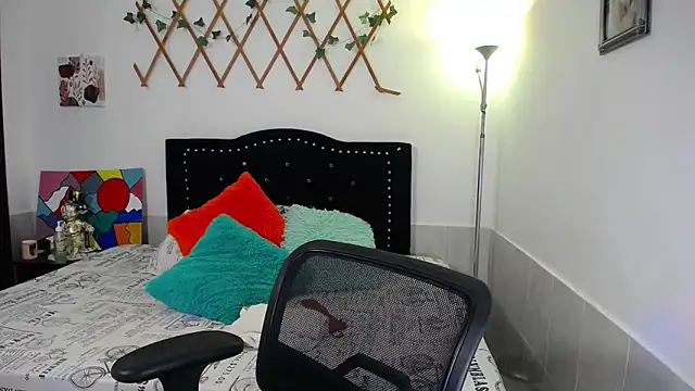 naughty girl 4u online show from April 2026 09:21:02 PM