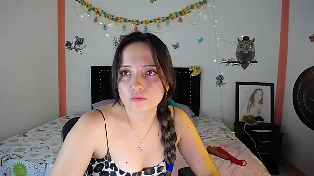 Snapshot of naughty_girl_4u chatting on February 2025 06:28:02 PM naughty girl 4u online show from February 2025 06:28:02 PM