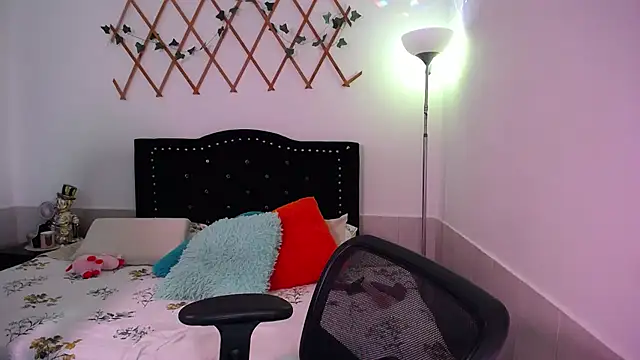 naughty girl 4u online show from November 2025 05:17:01 PM