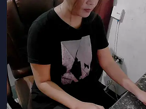 makemefallin online show from October 2025 01:45:01 PM