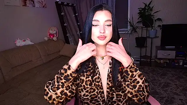 Snapshot of __Malika__ chatting on October 2025 03:10:02 PM Malika online show from October 2025 03:10:02 PM