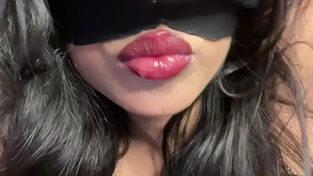 Hottie ishuu online show from April 2026 07:42:01 PM