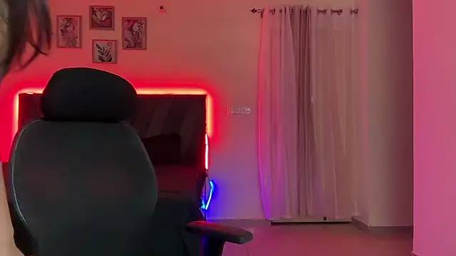 Hottie ishuu online show from April 2026 07:58:02 PM