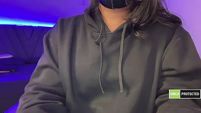 Hottie ishuu online show from November 2025 05:50:01 PM