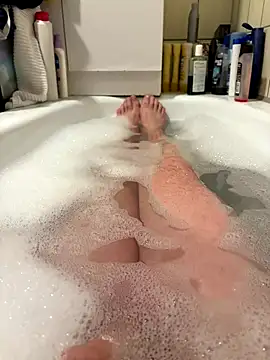 David19932908 online show from November 2025 05:57:01 PM