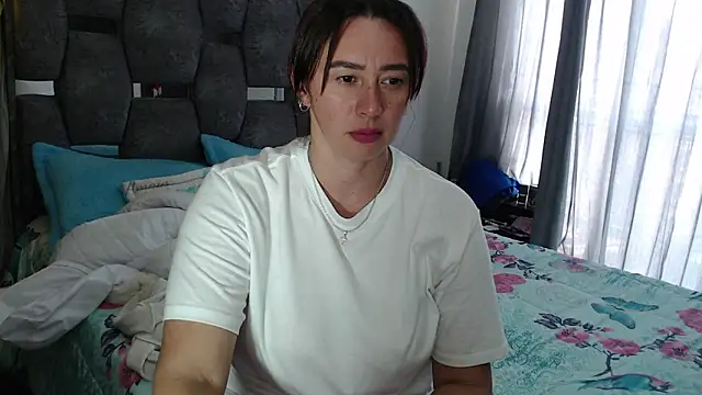 sara hott 1 online show from February 2026 08:20:01 PM