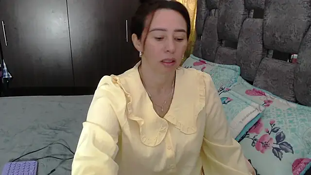sara hott 1 online show from July 2026 03:09:01 PM