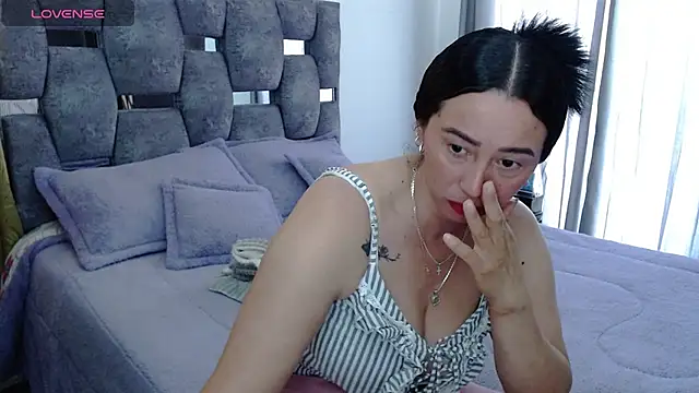 sara hott 1 online show from October 2025 02:51:02 PM