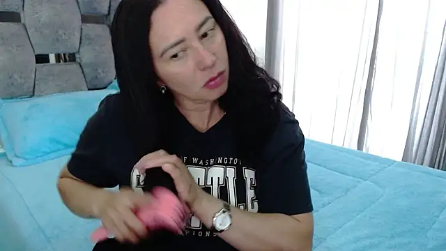 sara hott 1 online show from September 2025 03:25:01 PM