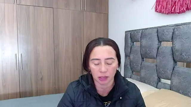 sara hott 1 online show from March 2025 12:28:02 PM