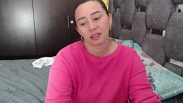 sara hott 1 online show from July 2026 02:58:02 PM