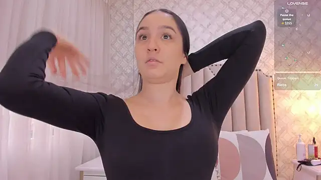 Pia Johnson  online show from December 2025 11:42:02 AM